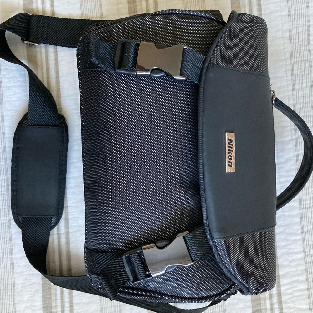 Nikon DSLR Camera Bag (PRE-OWNED) Size:12x8x7 IN. - Picture 2 of 6